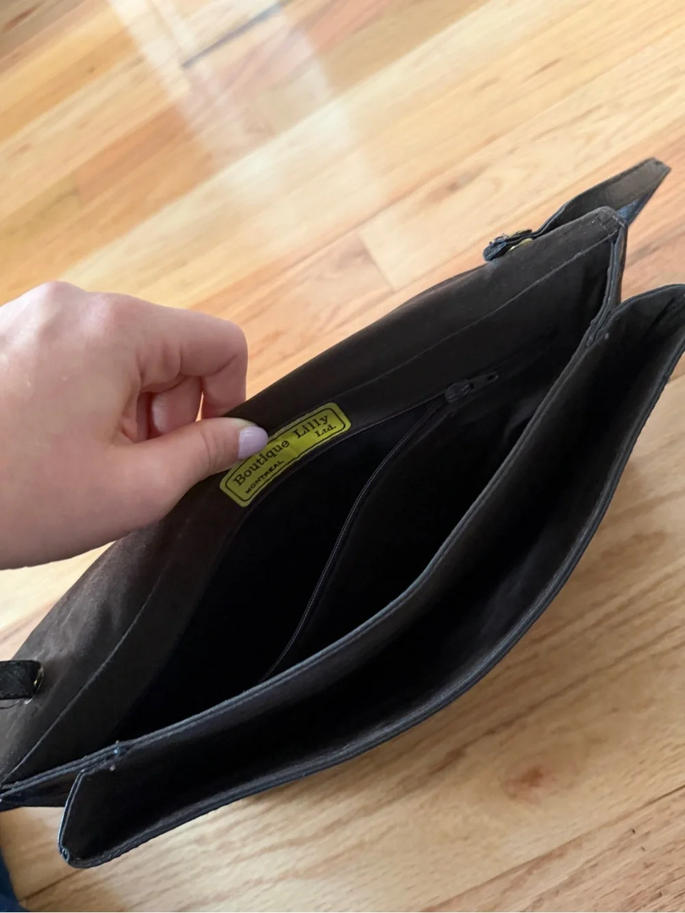 Boutique Lilly Montreal Leather Purse